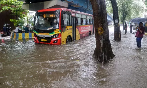 Torrential Rains Batter Thane; Two Injured as Building Collapses Torrential Rains Batter Thane; Two Injured as Building Collapses
