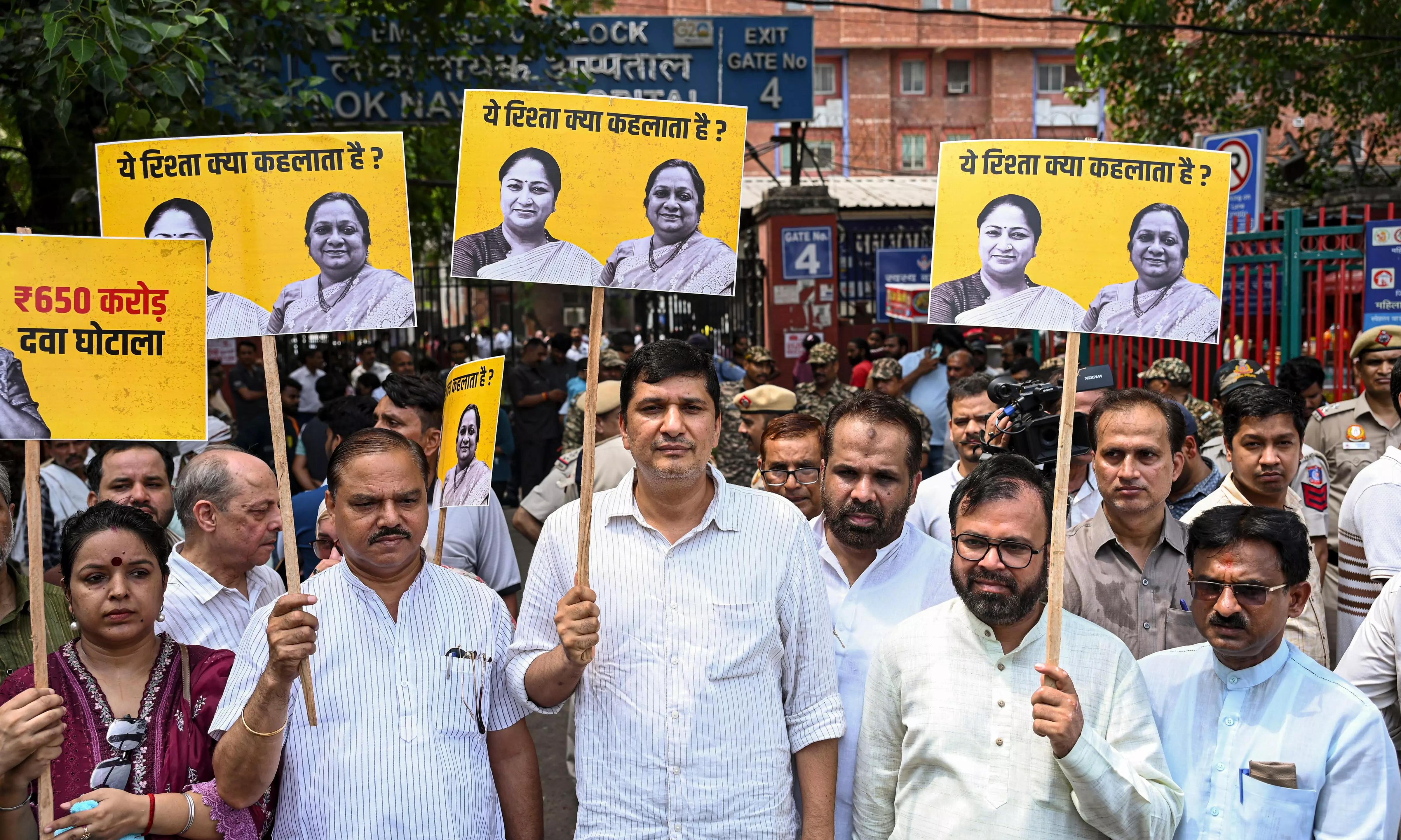 Delhi: AAP Stages Protest at LNJP Hospital, Alleges ₹650 Crore Health Scam Delhi: AAP Stages Protest at LNJP Hospital, Alleges ₹650 Crore Health Scam