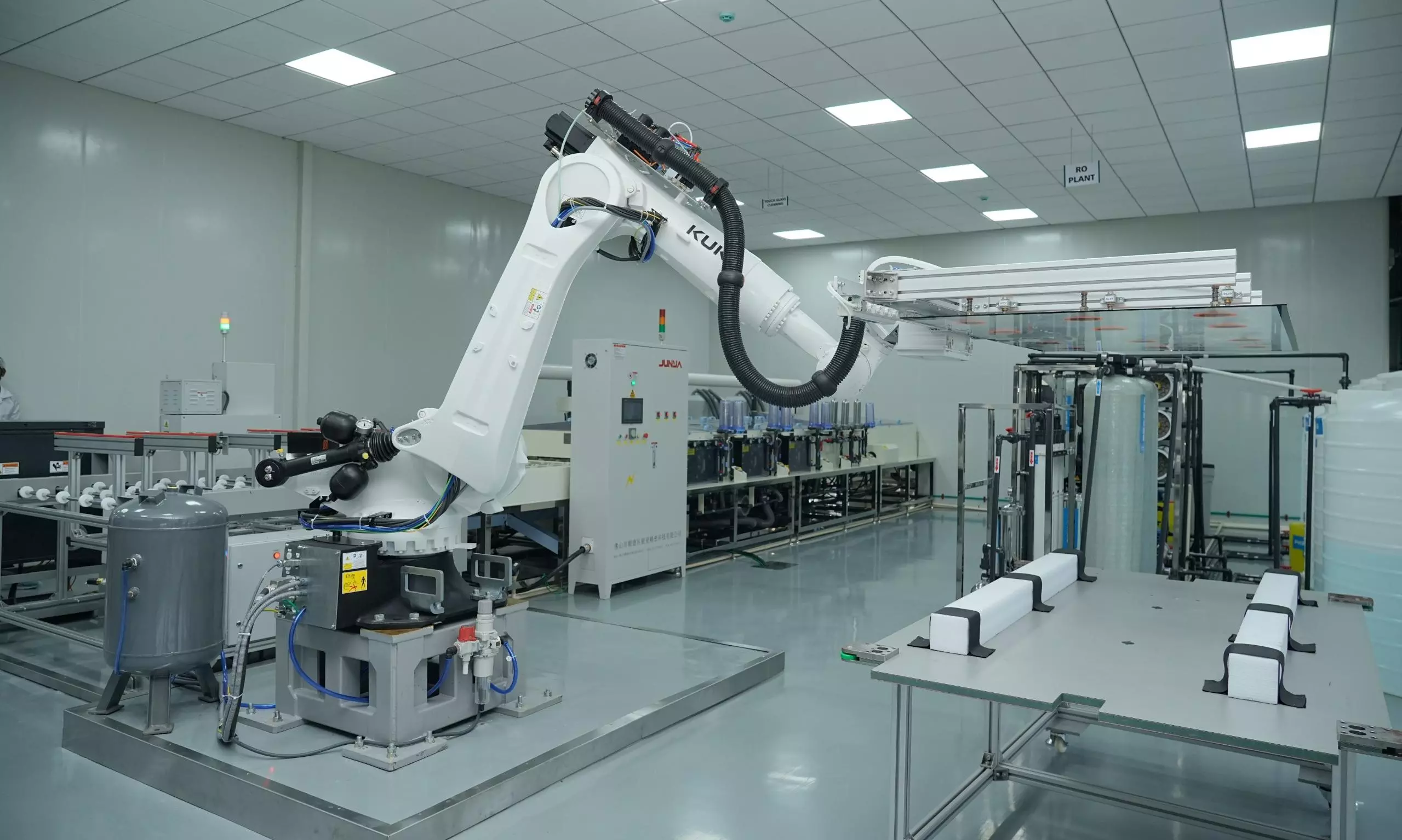 Where Robots and Engineers Build India’s Smart Displays Where Robots and Engineers Build India’s Smart Displays