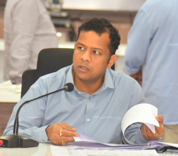 Book Criminal Cases Against RTE Violating Schools: Collector