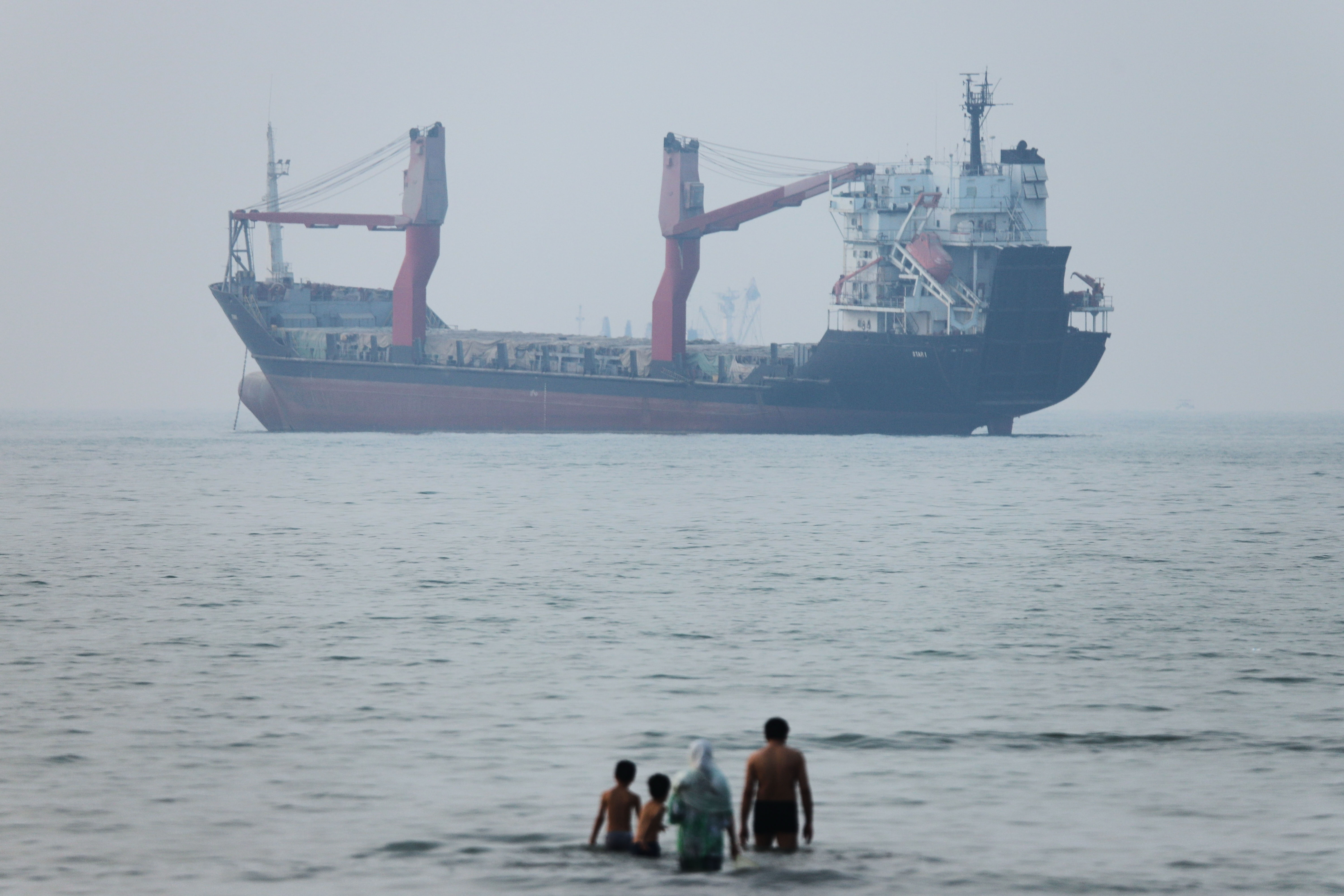 British Military: Three Tankers Hit in Strait of Hormuz Attacks