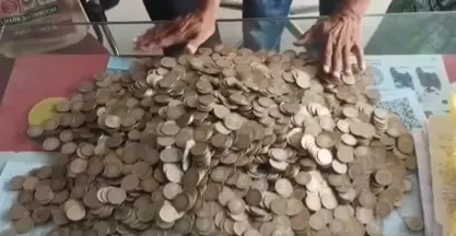 Telangana Man Buys Bike Paying ₹1.1 Lakh Entirely in ₹10 Coins Telangana Man Buys Bike Paying ₹1.1 Lakh Entirely in ₹10 Coins