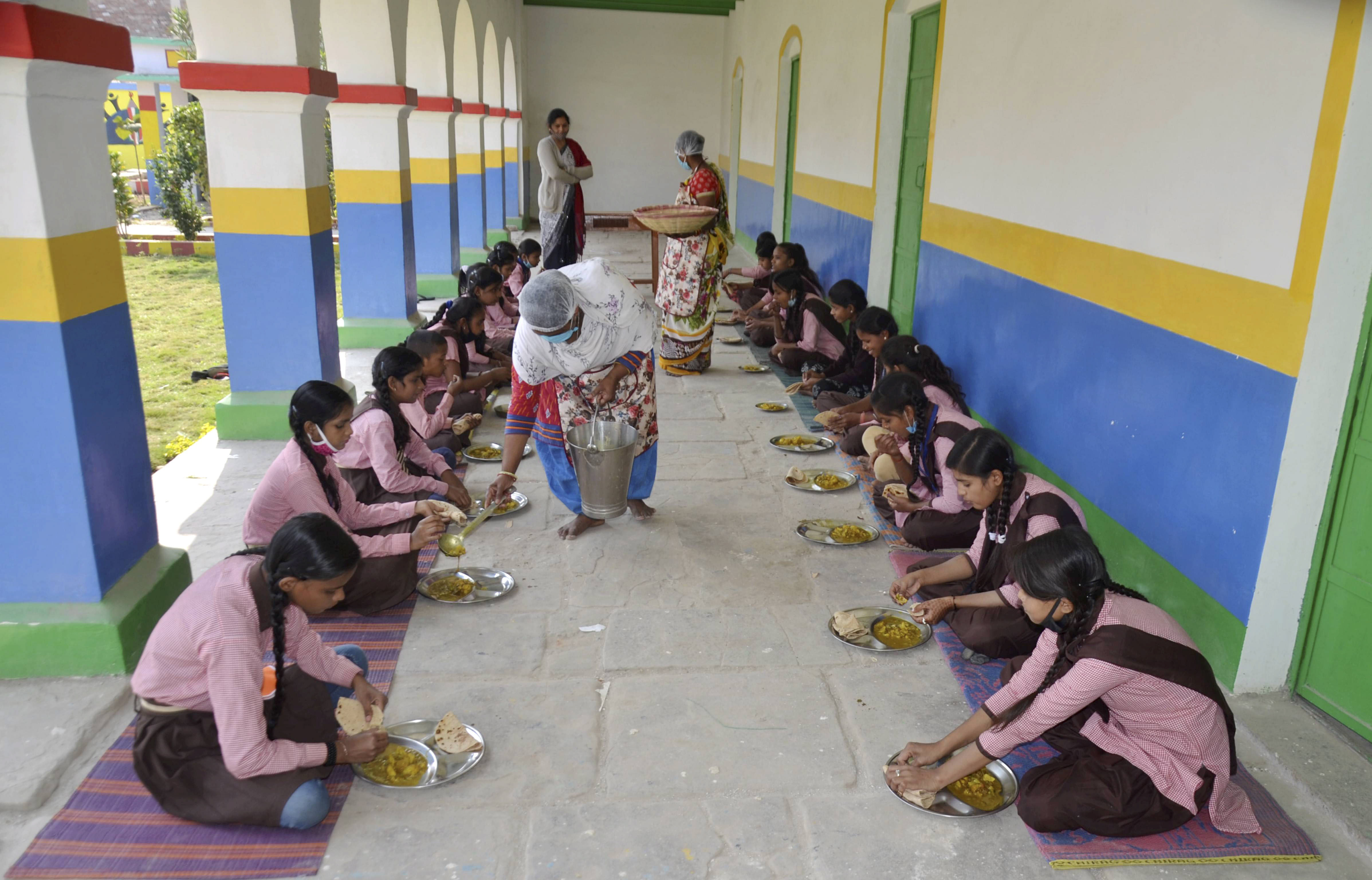 Calcutta HC Steps In on ISKCON Mid-Day Meal Plan, Seeks Bengal Govt’s Stand