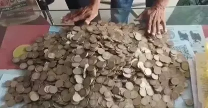 Nalgonda Man Pays ₹1.1 Lakh In ₹10 Coins To Buy Bike Nalgonda Man Pays ₹1.1 Lakh In ₹10 Coins To Buy Bike