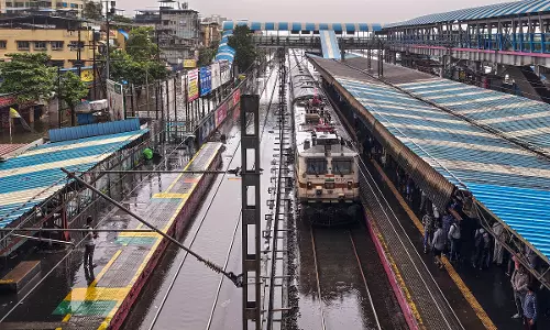 IMD Forecasts Heavy Rain, Strong Winds Over Mumbai IMD Forecasts Heavy Rain, Strong Winds Over Mumbai