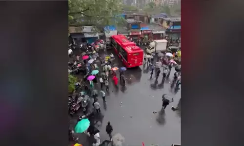 Reversing BEST Bus Hits Multiple Vehicles, Injures Man In Mumbai Reversing BEST Bus Hits Multiple Vehicles, Injures Man In Mumbai