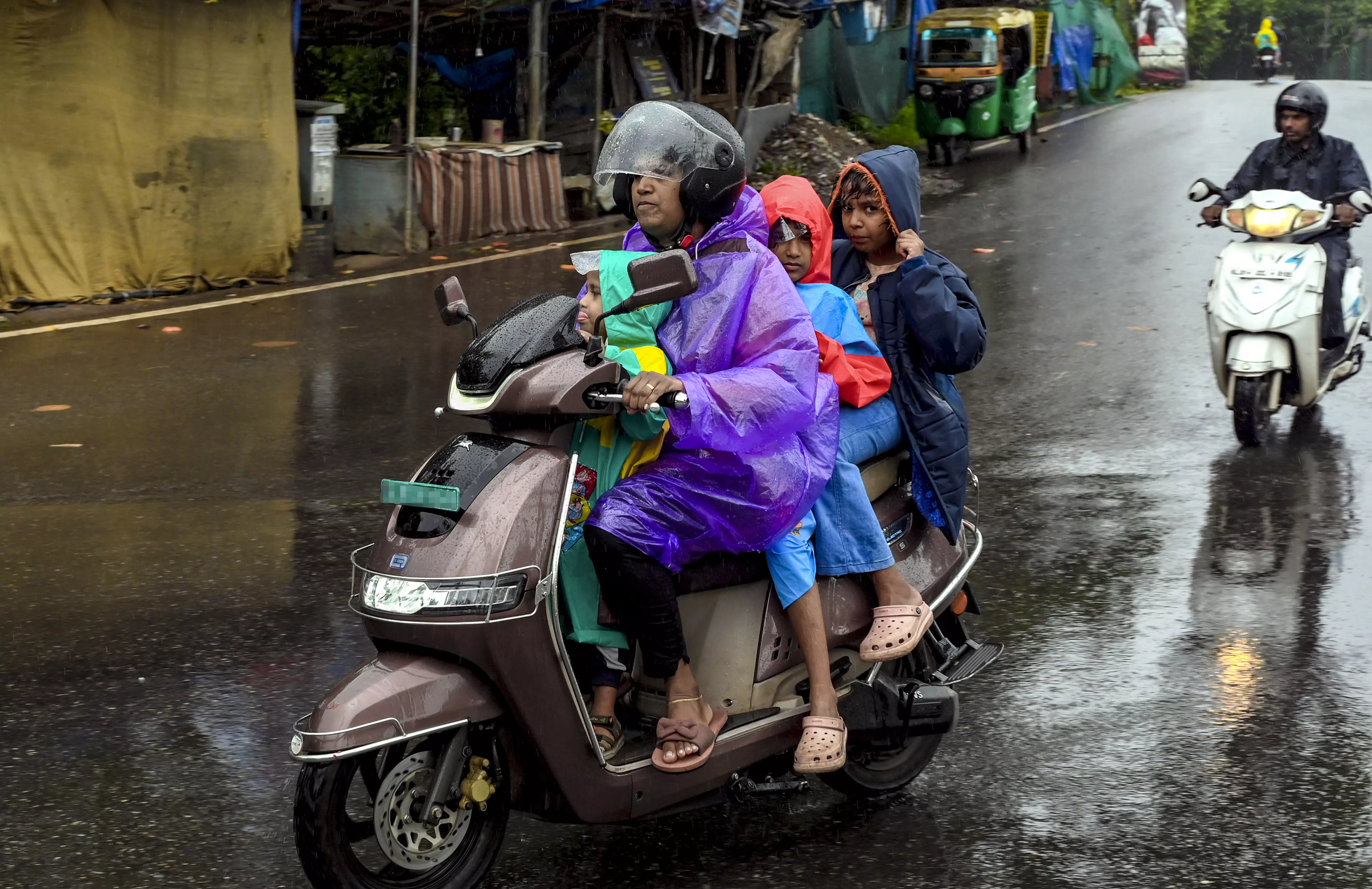 Heavy Rains Continue in Kerala; IMD Issues Orange Alert in 3 Districts Heavy Rains Continue in Kerala; IMD Issues Orange Alert in 3 Districts