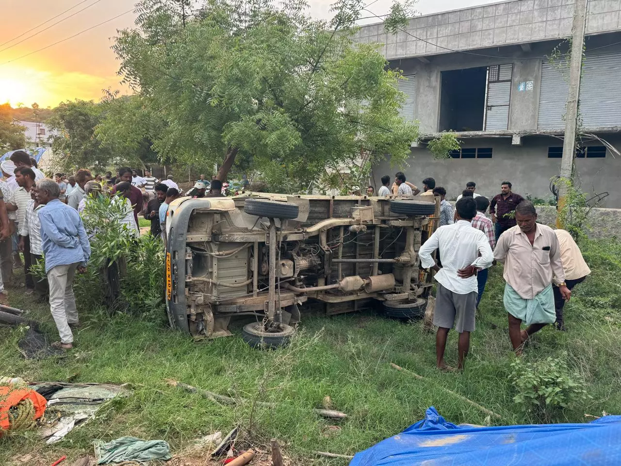 Migrant Labourer Killed, 23 Injured in Bus-Auto Crash Migrant Labourer Killed, 23 Injured in Bus-Auto Crash