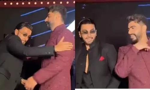 Ranveer Singh, Arjun Kapoor Groove to Tune Maari Entriyaan at Anshulas Reception Ranveer Singh, Arjun Kapoor Groove to Tune Maari Entriyaan at Anshulas Reception