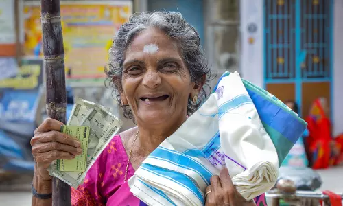 Shortage of Skilled Workers Hits Production of Sarees for Pongal