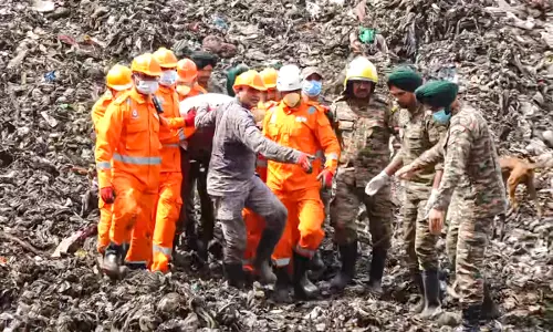 NDRF Recovers Body From Debris At Building Collapse Site Near Pune
