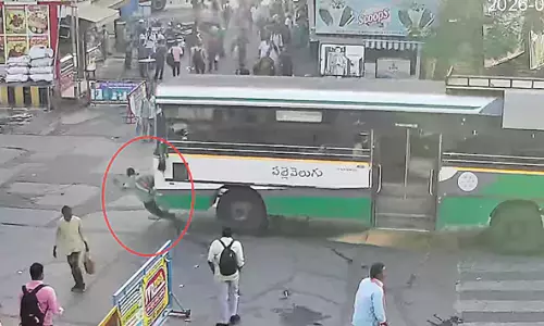 Vijayawada: Pedestrian Dies After Being Hit By RTC Bus At Pandit Nehru Bus Station