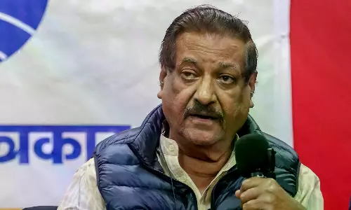 Prithviraj Chavan Says 5–6 NCP (SP) MPs Under Pressure to Defect Prithviraj Chavan Says 5–6 NCP (SP) MPs Under Pressure to Defect