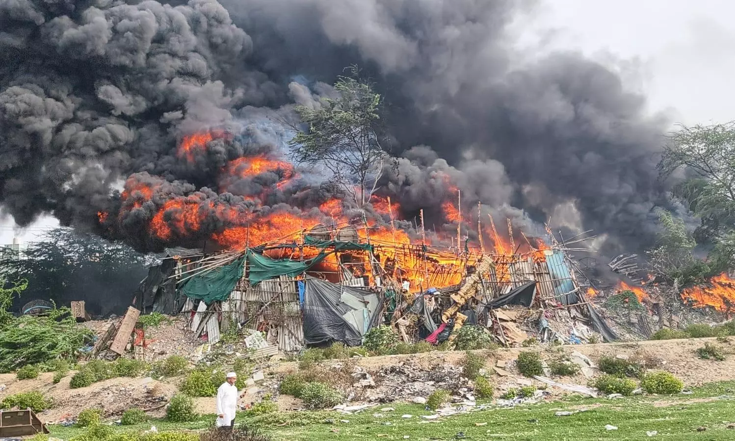 Massive Fire Guts Several Auto Workshops and Vehicles in Chaderghat Massive Fire Guts Several Auto Workshops and Vehicles in Chaderghat