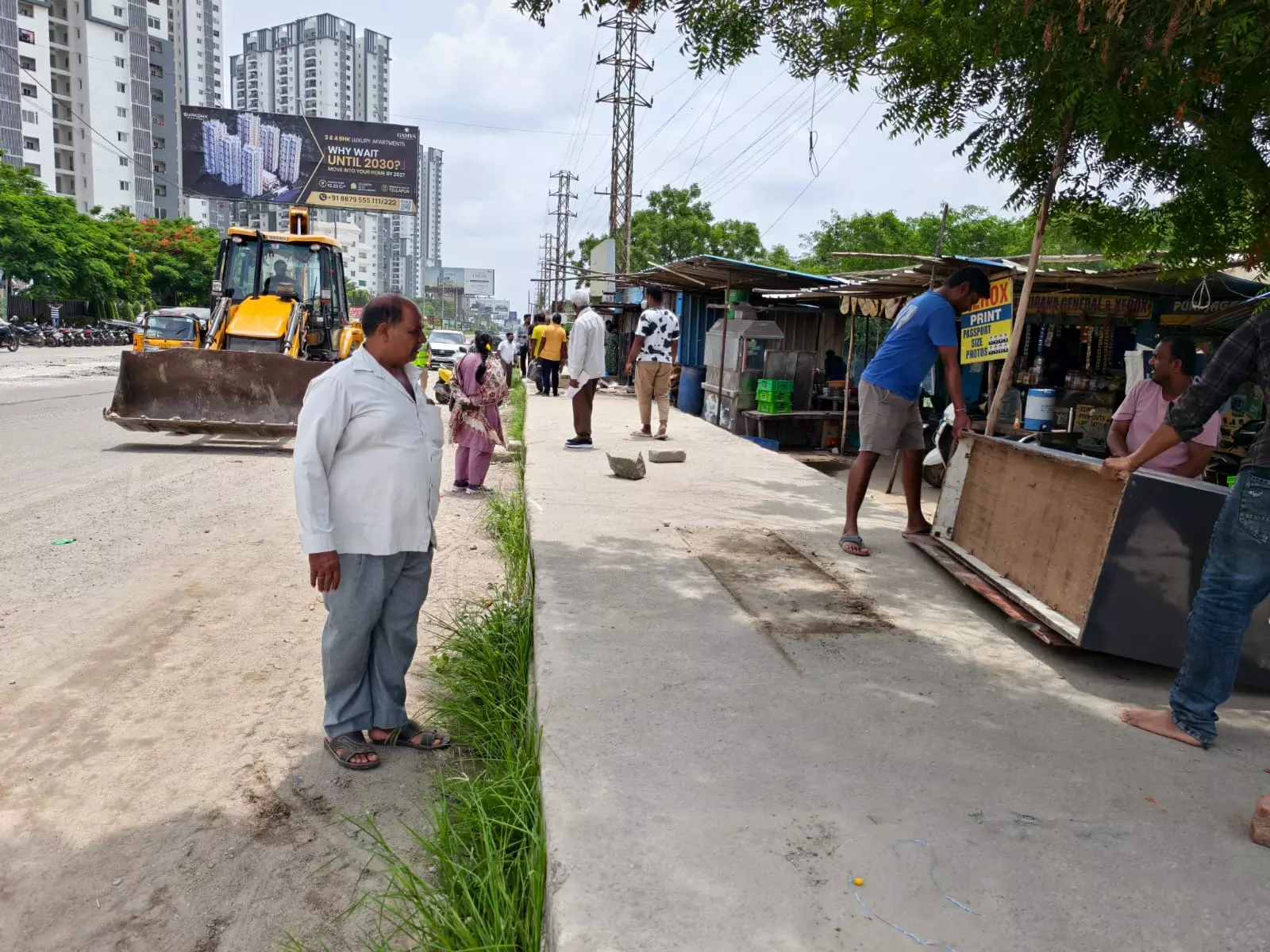 Cyberabad Municipal Corporation Clears 32 Km of Footpaths, Removes 488 Encroachments Cyberabad Municipal Corporation Clears 32 Km of Footpaths, Removes 488 Encroachments