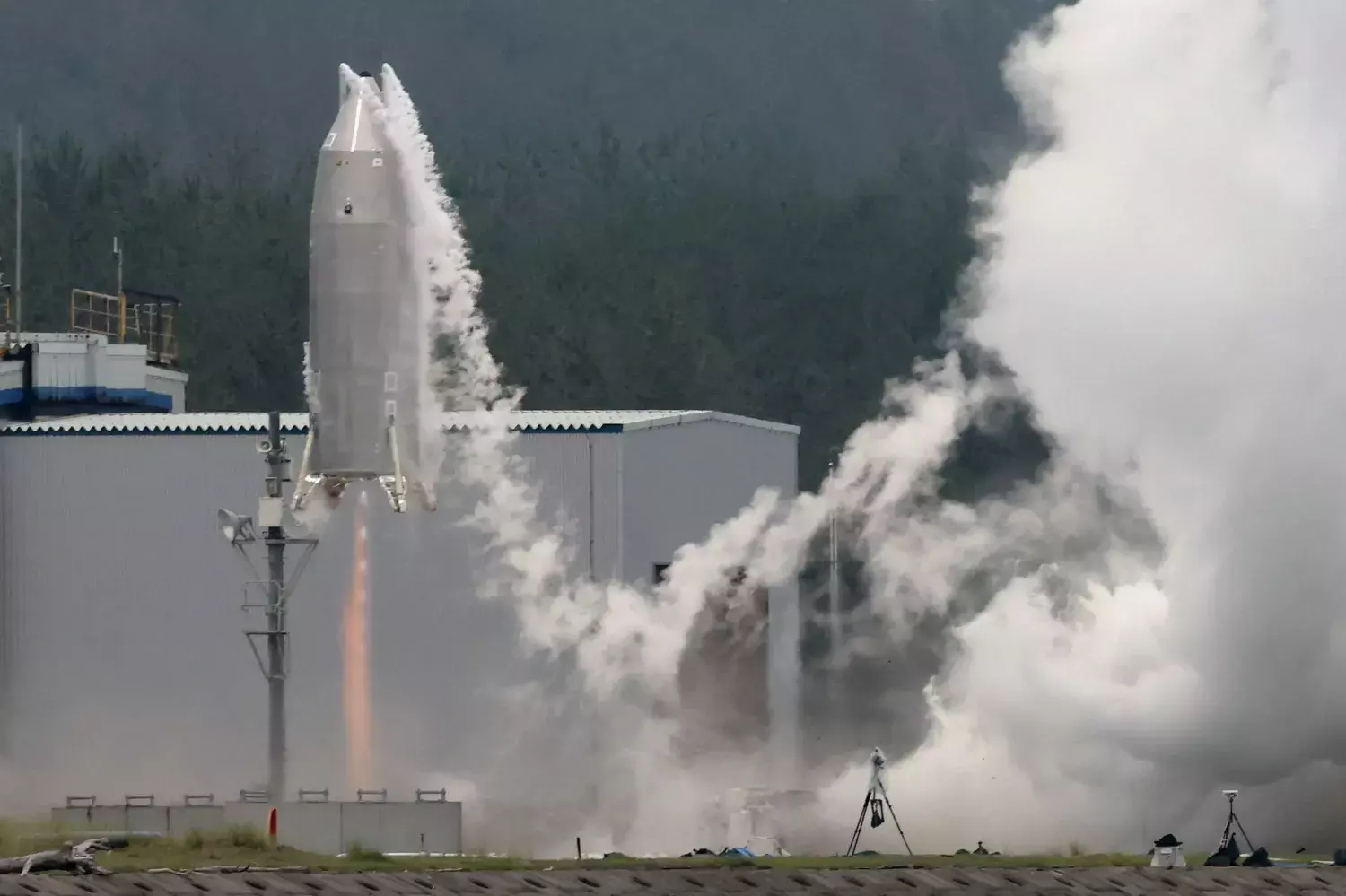 Japan Successfully Launches, Lands Reusable Rocket Japan Successfully Launches, Lands Reusable Rocket