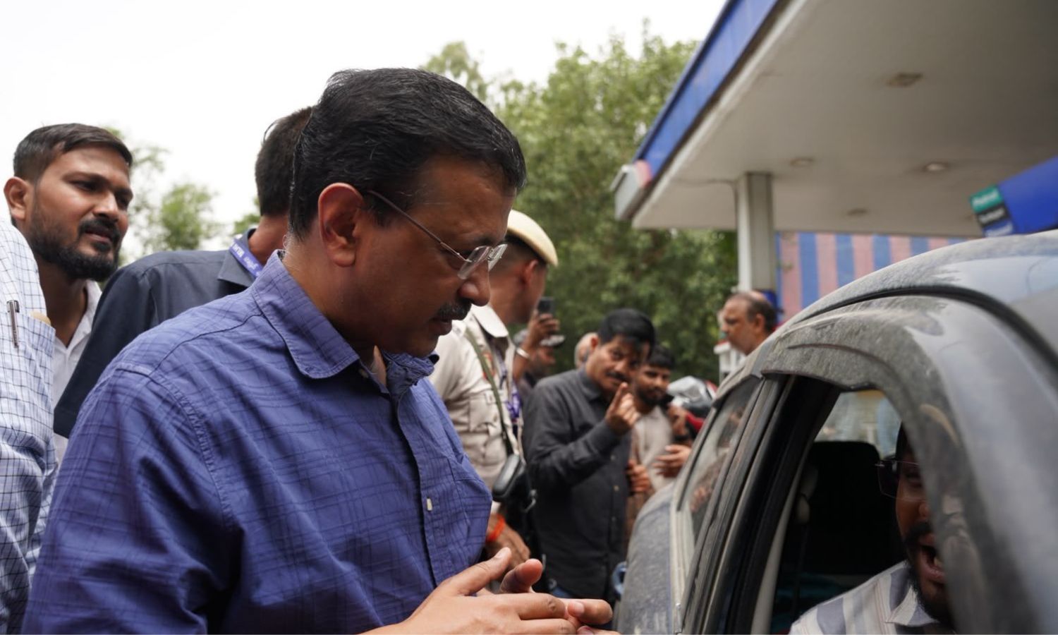 Kejriwal Reaches Delhi Petrol Pump, Terms Govt E20 Claims ‘White Lies’