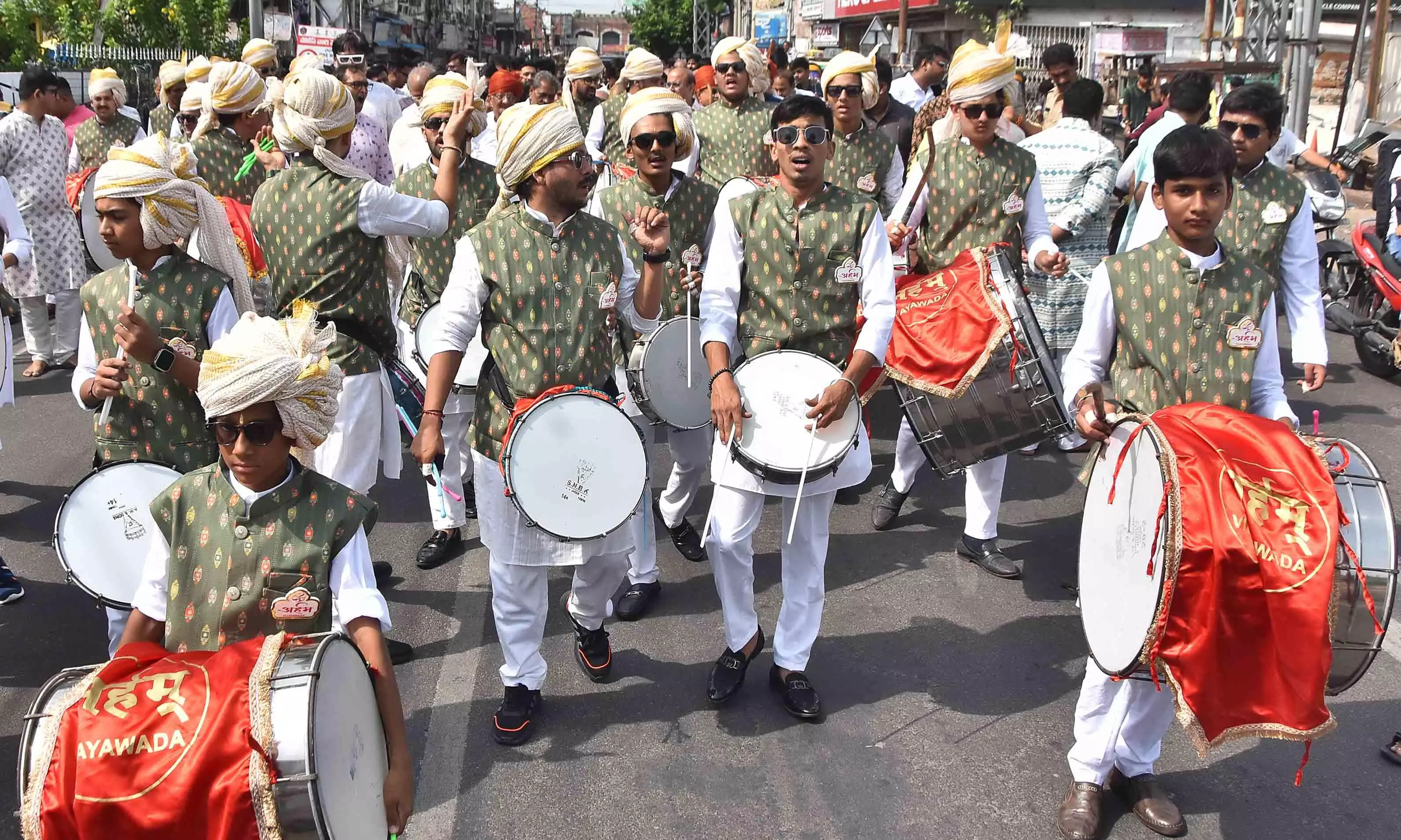 Jain Monk’s Chaturmas in Vijayawada Begins With Grand Procession Jain Monk’s Chaturmas in Vijayawada Begins With Grand Procession