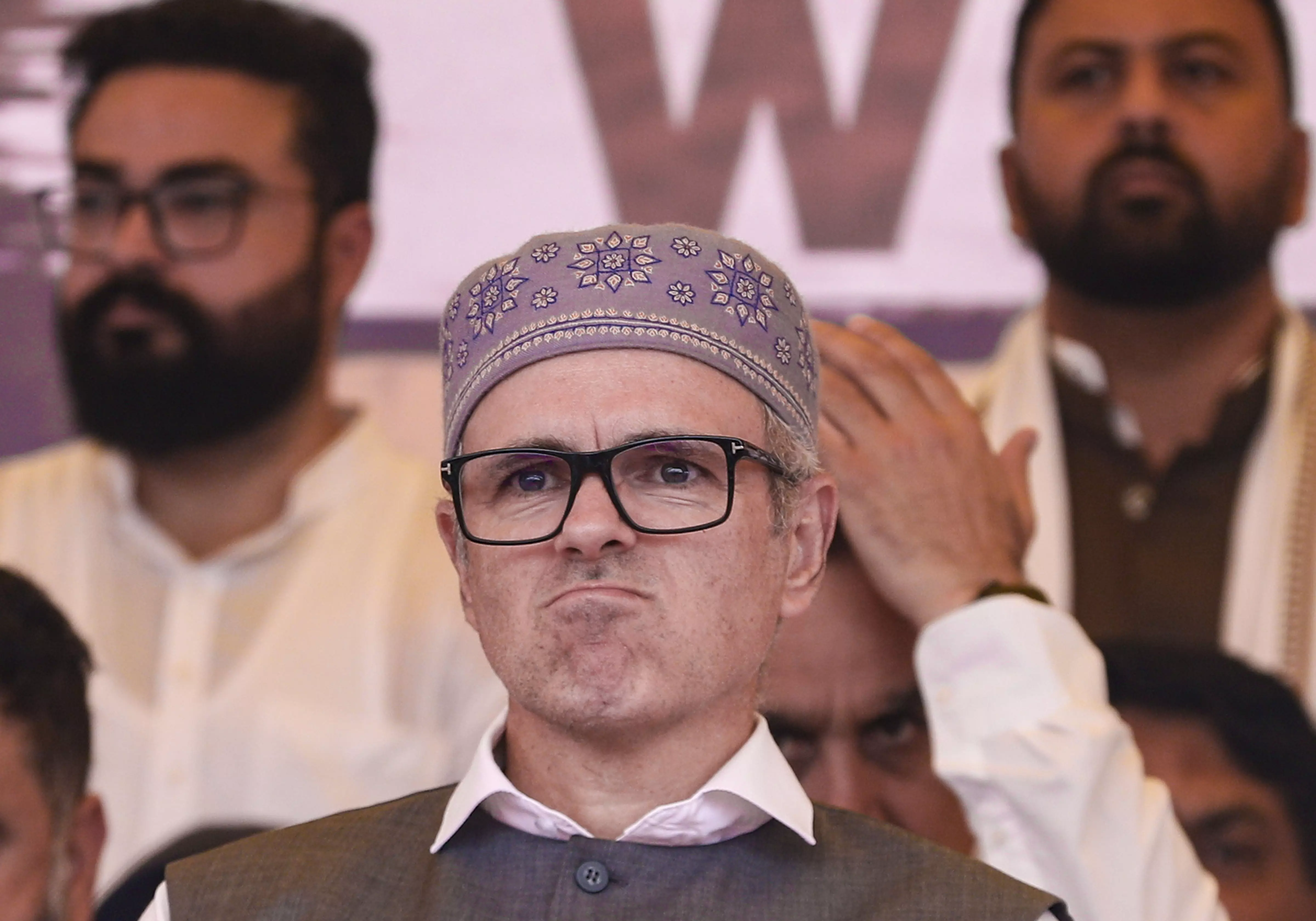 BJP Sends ₹100-Cr Defamation Notice to Omar Over MLA Poaching Claims BJP Sends ₹100-Cr Defamation Notice to Omar Over MLA Poaching Claims