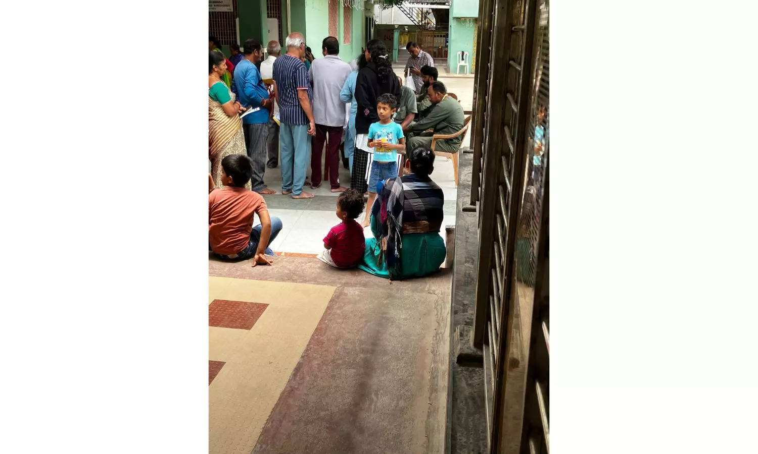 CESC Skip Door-to-door Audit of Gruha Jyothi Beneficiaries in Mysuru CESC Skip Door-to-door Audit of Gruha Jyothi Beneficiaries in Mysuru