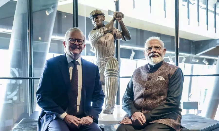 Modi Gifts ‘Colonial Cousins’ Vinyl to Australian PM Modi Gifts ‘Colonial Cousins’ Vinyl to Australian PM