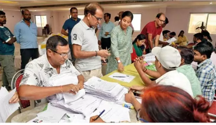 BLOs Assaulted By Group During Voter Roll Revision In Banjara Hills; Case Registered BLOs Assaulted By Group During Voter Roll Revision In Banjara Hills; Case Registered