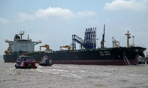 Global Oil Prices Spike 4 Percent on Fresh US-Iran Attacks