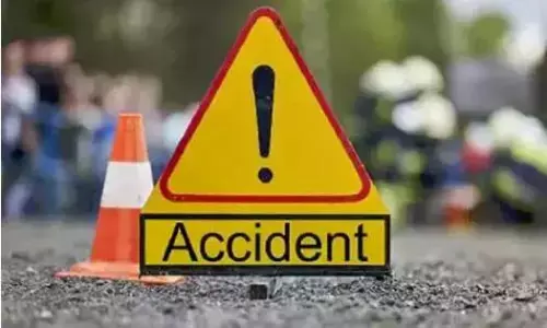Hyderabad: Degree Student Dies After His Speeding Motorcycle Crashes Into Electric Pole Hyderabad: Degree Student Dies After His Speeding Motorcycle Crashes Into Electric Pole