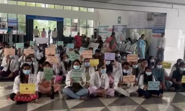 Medical Students Protest Over Pending Stipends, Basic Facilities in Chevella Medical Students Protest Over Pending Stipends, Basic Facilities in Chevella