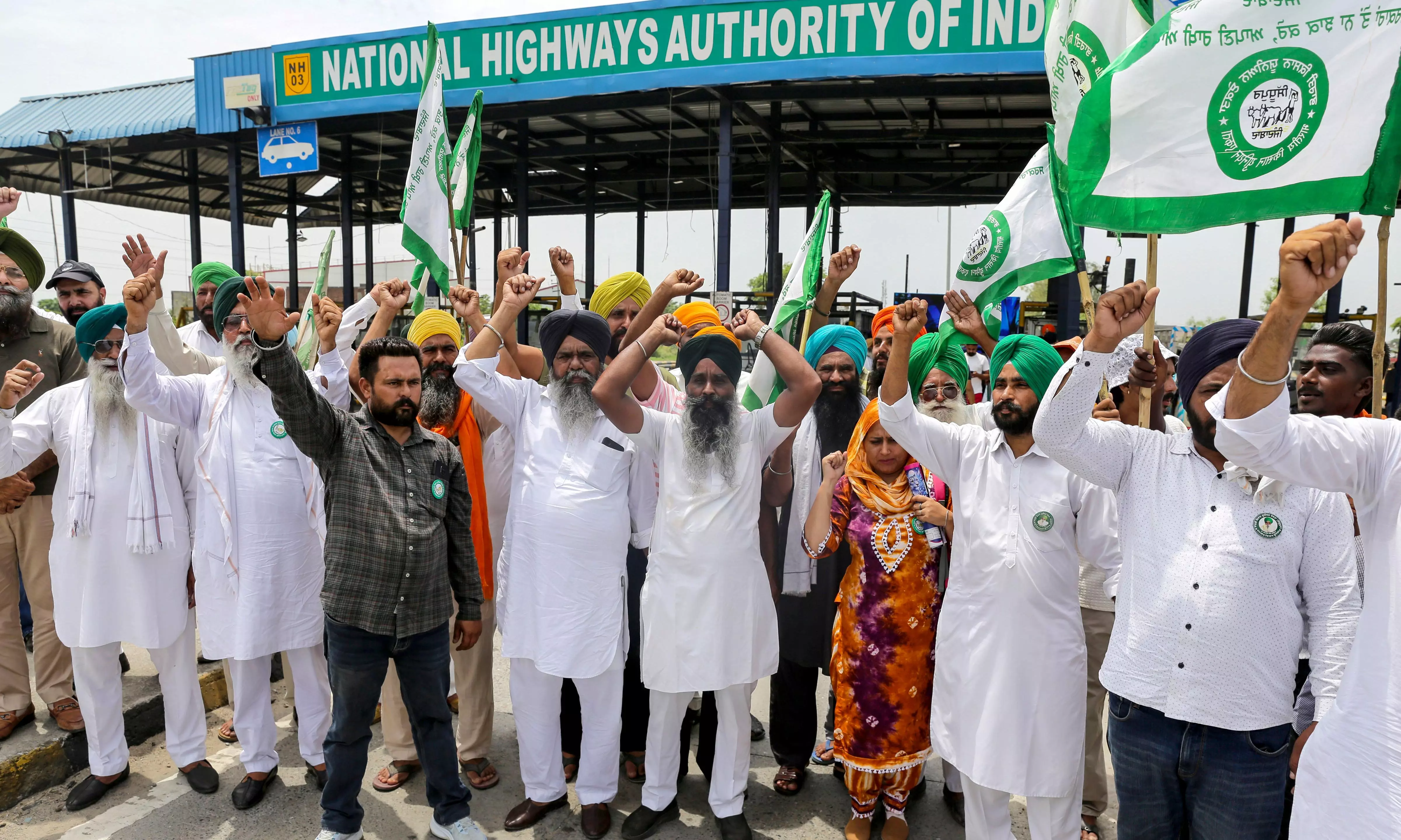 Punjab Farmers Rally at Toll Plazas Against Land Pooling, US Trade Pact Punjab Farmers Rally at Toll Plazas Against Land Pooling, US Trade Pact
