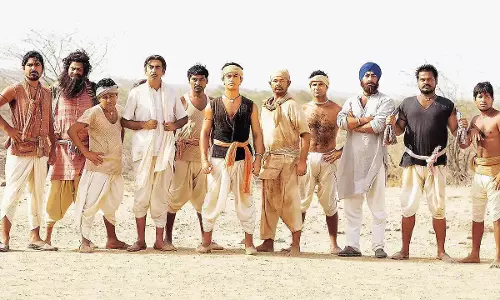 Lagaan Poster Contest Winners Announced by Ashutosh Gowariker
