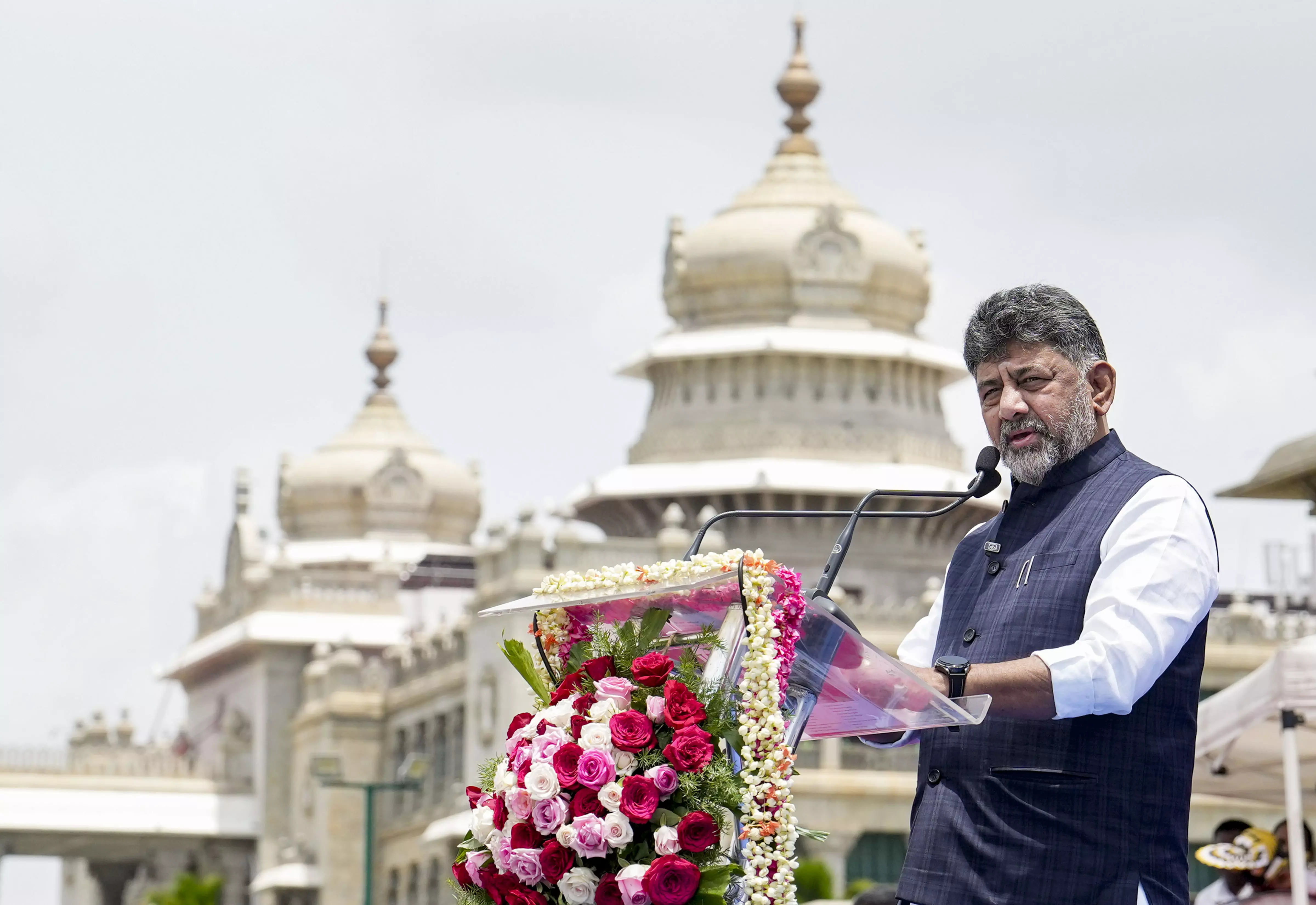 Karnataka Cabinet expansion: DKS, Siddaramaiah to Meet Congress High Command Karnataka Cabinet expansion: DKS, Siddaramaiah to Meet Congress High Command