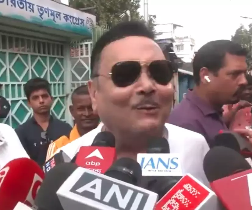 Senior TMC MLA Madan Mitra Joins Rebel Camp, Quits Kalighat TMC Posts Senior TMC MLA Madan Mitra Joins Rebel Camp, Quits Kalighat TMC Posts