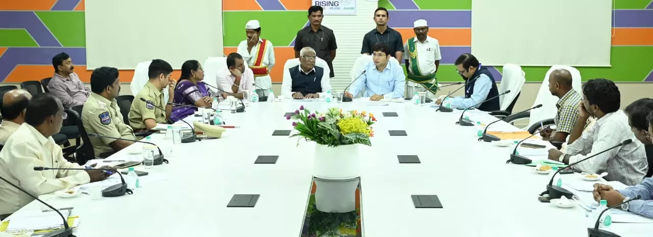 SC-ST Panel Chief Reviews Facilities at IIIT Basar SC-ST Panel Chief Reviews Facilities at IIIT Basar