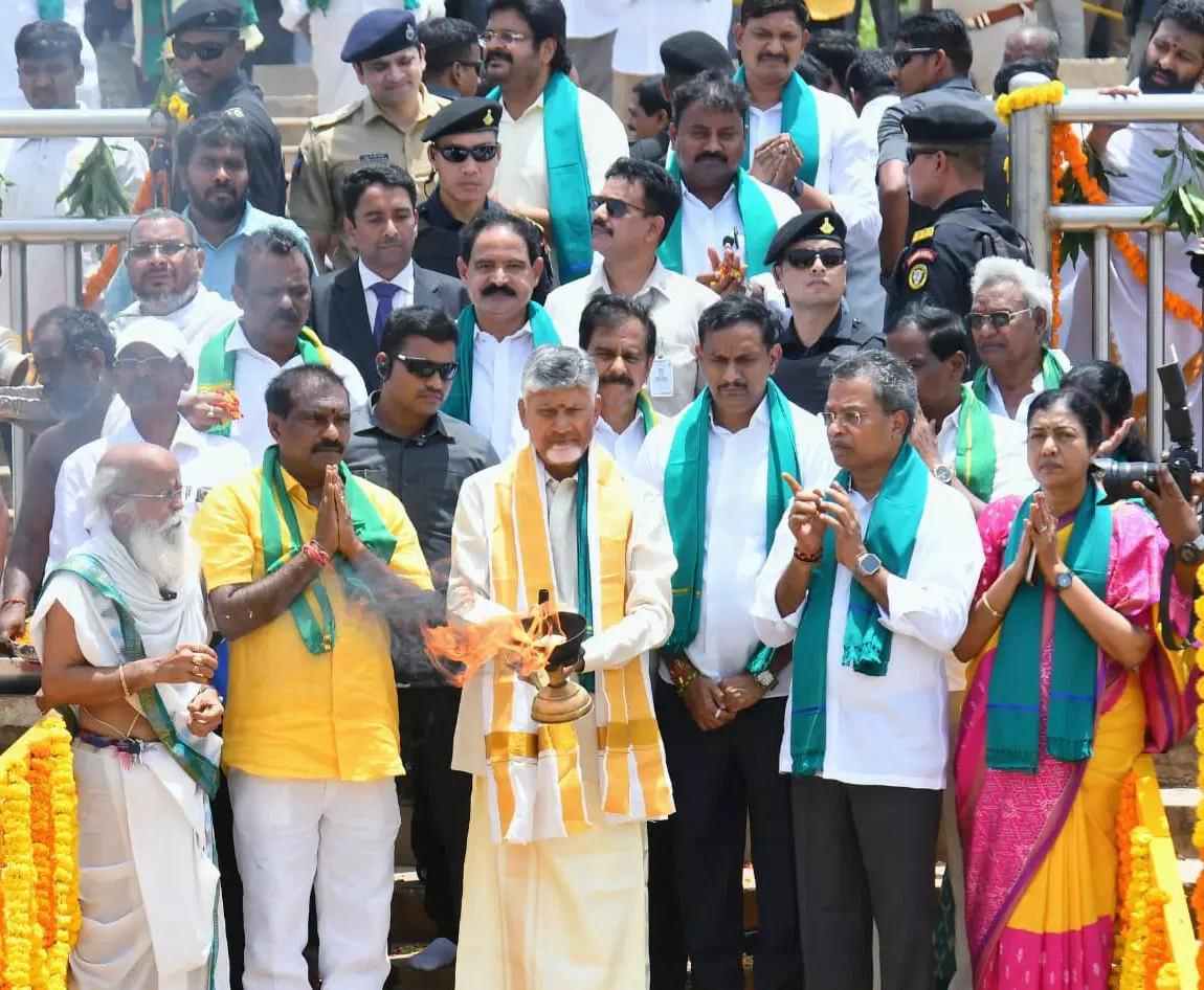 CM Naidu Unveils Rs 35,000-Crore Irrigation Roadmap, Sets Timeline for 36 Priority Projects CM Naidu Unveils Rs 35,000-Crore Irrigation Roadmap, Sets Timeline for 36 Priority Projects