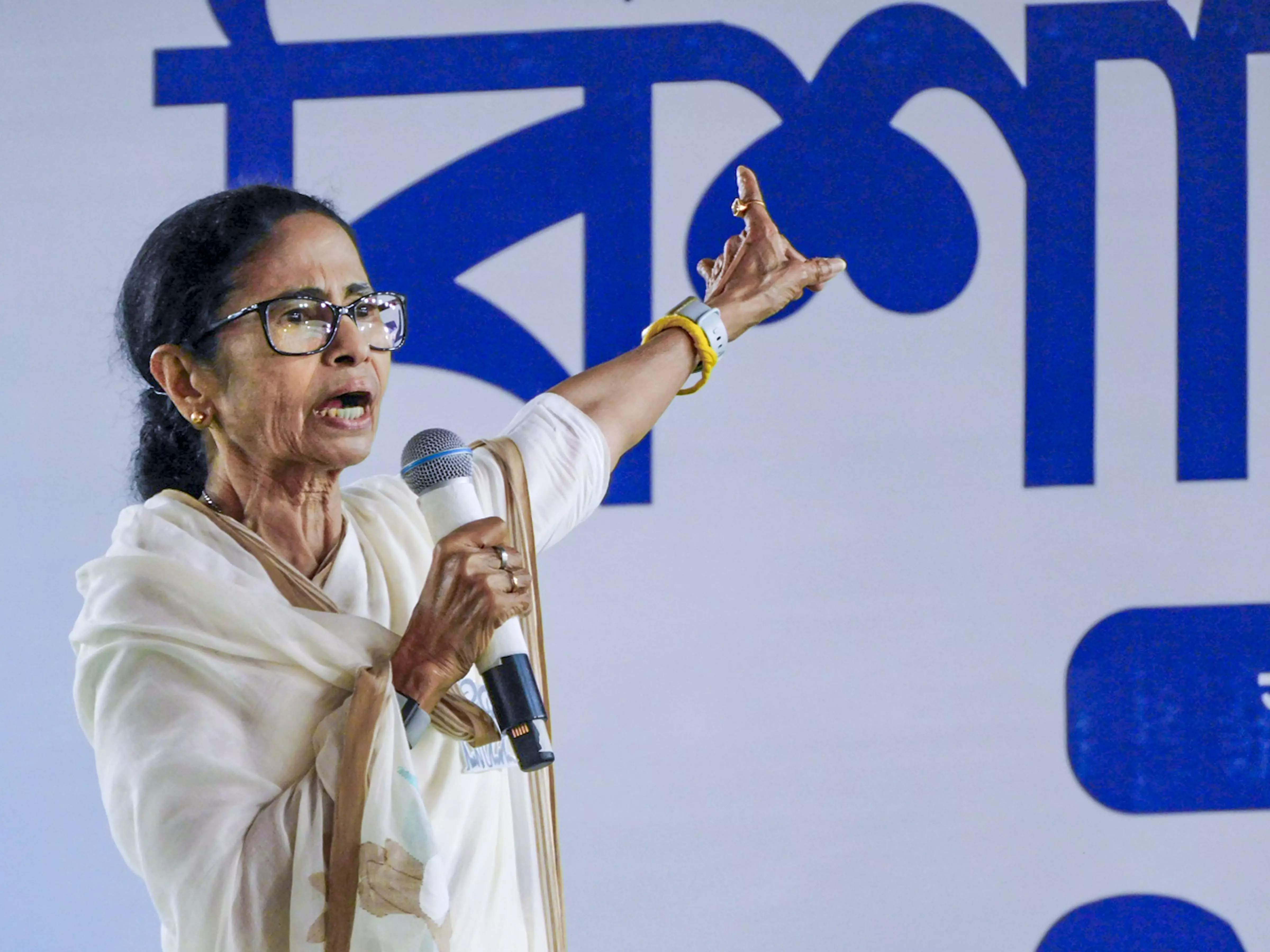 ममता बनर्जी का बड़ा एलान: 'पार्टी छोड़ने वालों को जाने दो, मैं अकेले फिर खड़ी करूंगी टीएमसी'