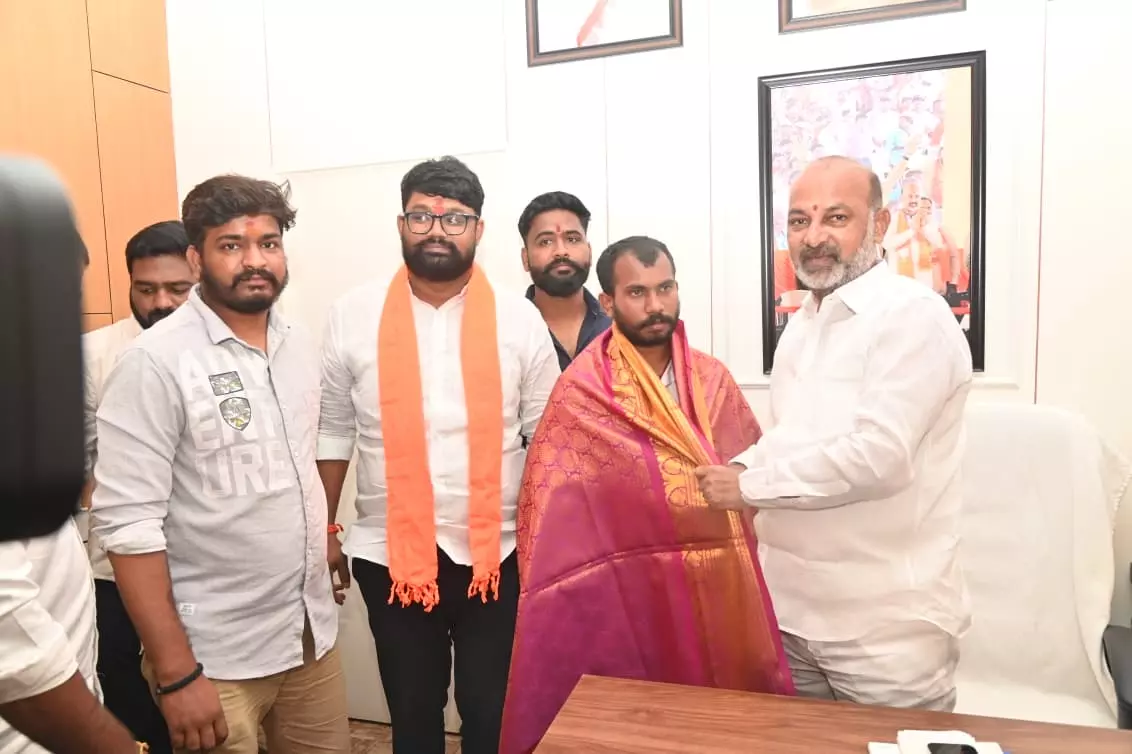 Bandi Backs Auto Driver Over Damaged Religious Slogans Bandi Backs Auto Driver Over Damaged Religious Slogans