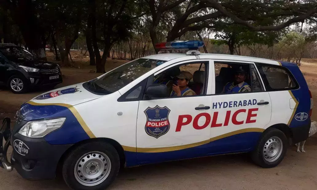 Sumathi Pulls Up Malkajgiri SI for Misconduct with Government Whip Sumathi Pulls Up Malkajgiri SI for Misconduct with Government Whip