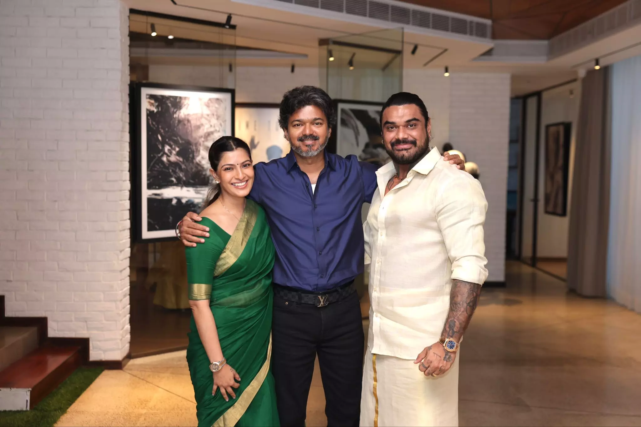 Varalaxmi Sarathkumar Meets CM Vijay to Discuss Key Womens Issues Varalaxmi Sarathkumar Meets CM Vijay to Discuss Key Womens Issues