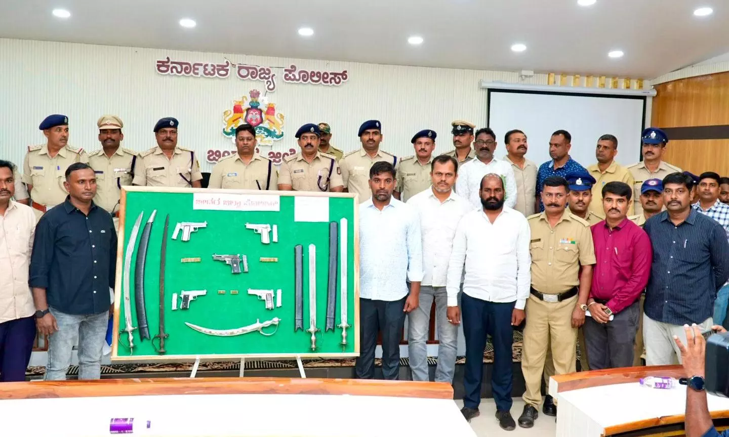 Two Held With Five Country-Made Pistols, Ammunition In Bidar Two Held With Five Country-Made Pistols, Ammunition In Bidar