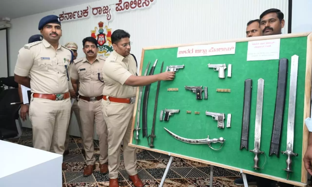 Two Held With Five Country-Made Pistols, Ammunition In Bidar Two Held With Five Country-Made Pistols, Ammunition In Bidar