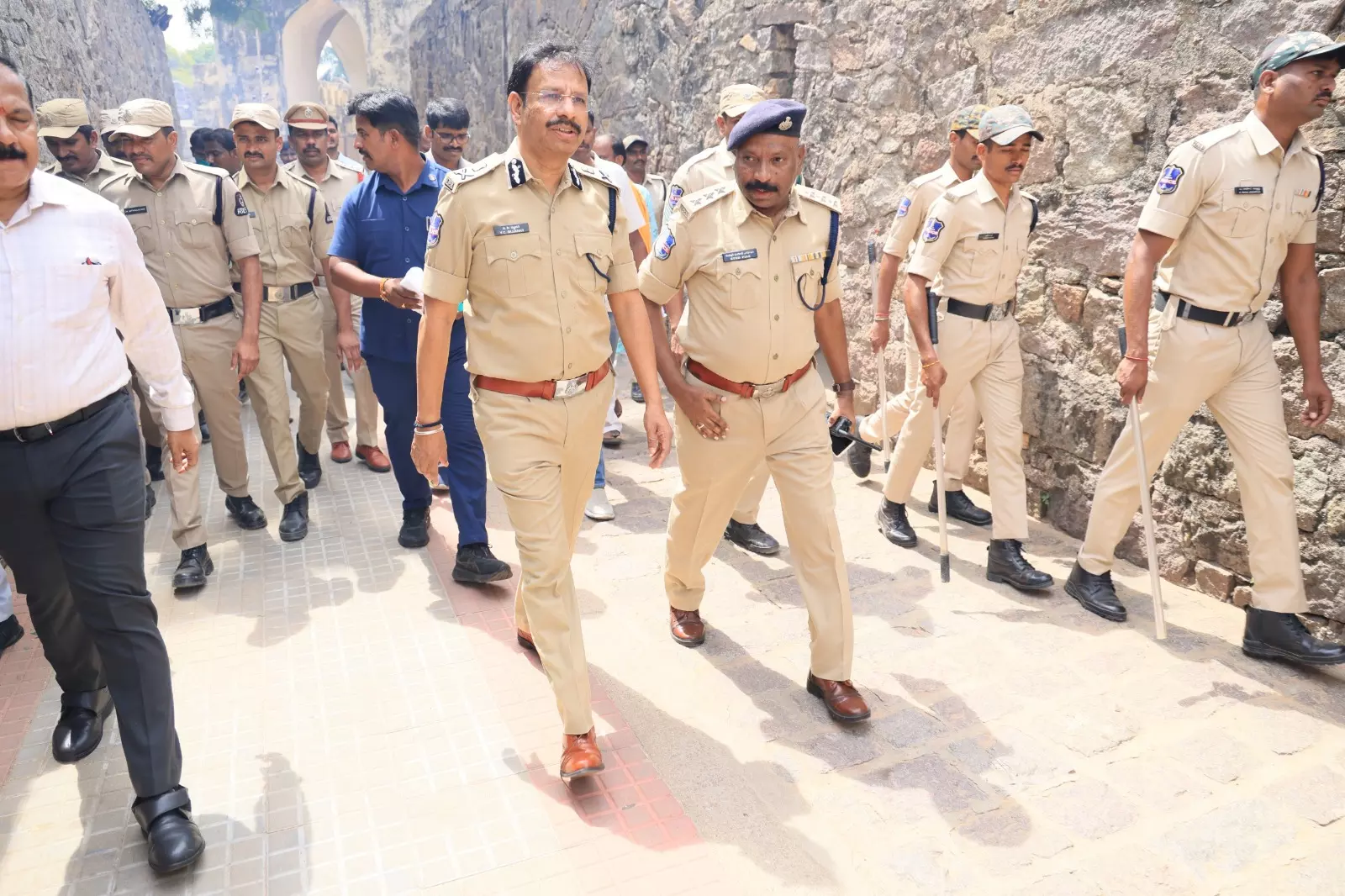 2,000 Cops Deployed for Golconda Bonalu Security 2,000 Cops Deployed for Golconda Bonalu Security
