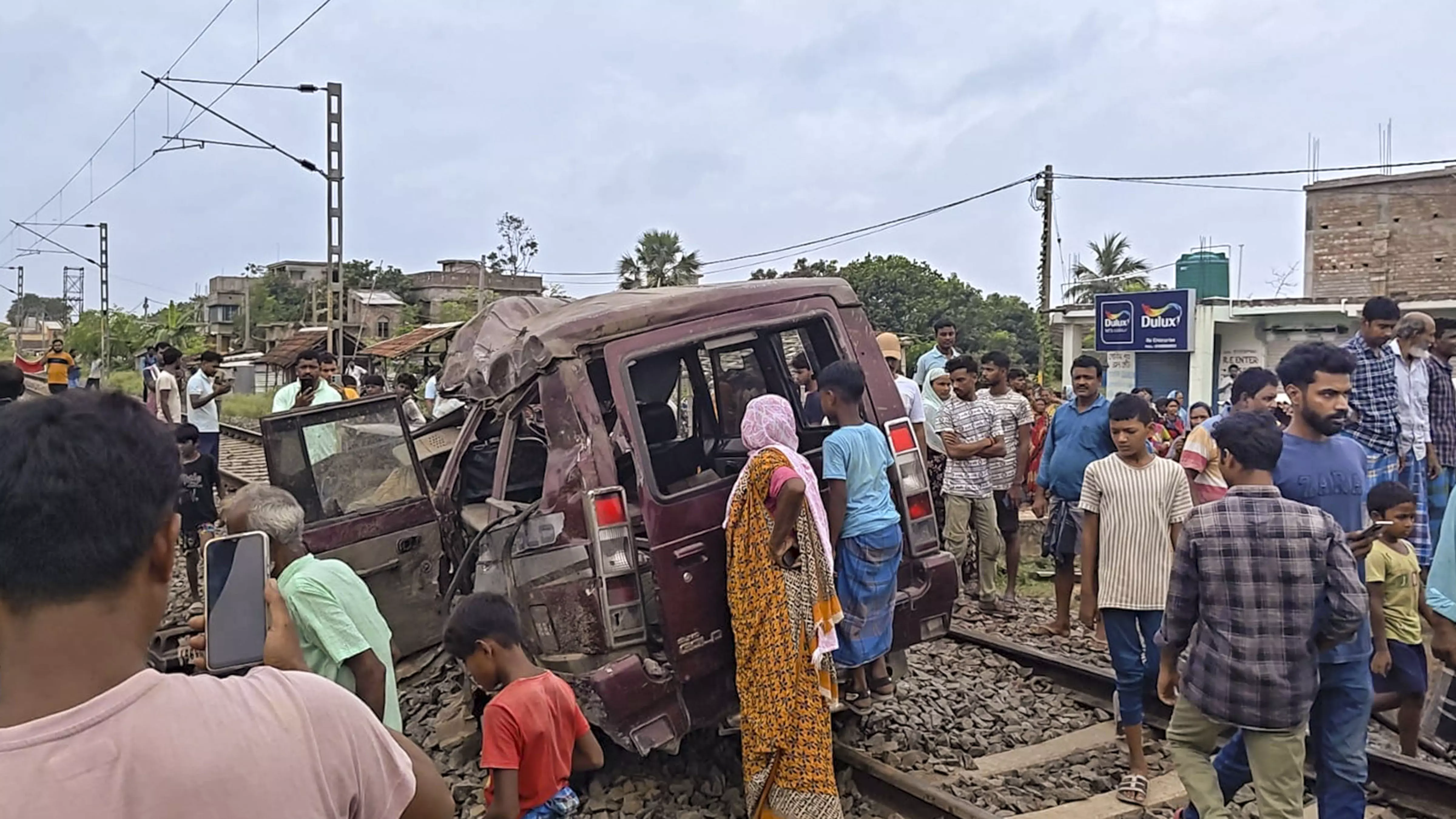 Murshidabad Rail Tragedy Sparks Action: Suvendu Orders Strict Investigation Murshidabad Rail Tragedy Sparks Action: Suvendu Orders Strict Investigation