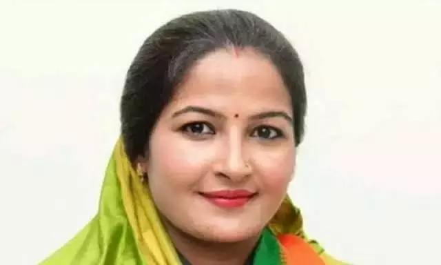 MP Minister Given Clean Chit On Caste Row By Scrutiny Committee MP Minister Given Clean Chit On Caste Row By Scrutiny Committee