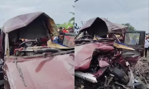 Train Collides with School Van, Two Students Die in West Bengal