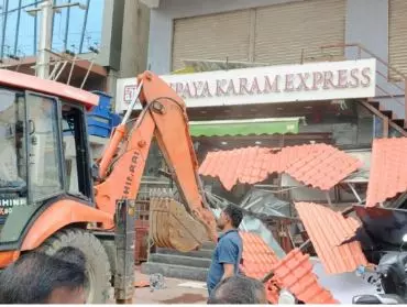 CMC Conducts Weekly Footpath Encroachment Drive across Cyberabad CMC Conducts Weekly Footpath Encroachment Drive across Cyberabad