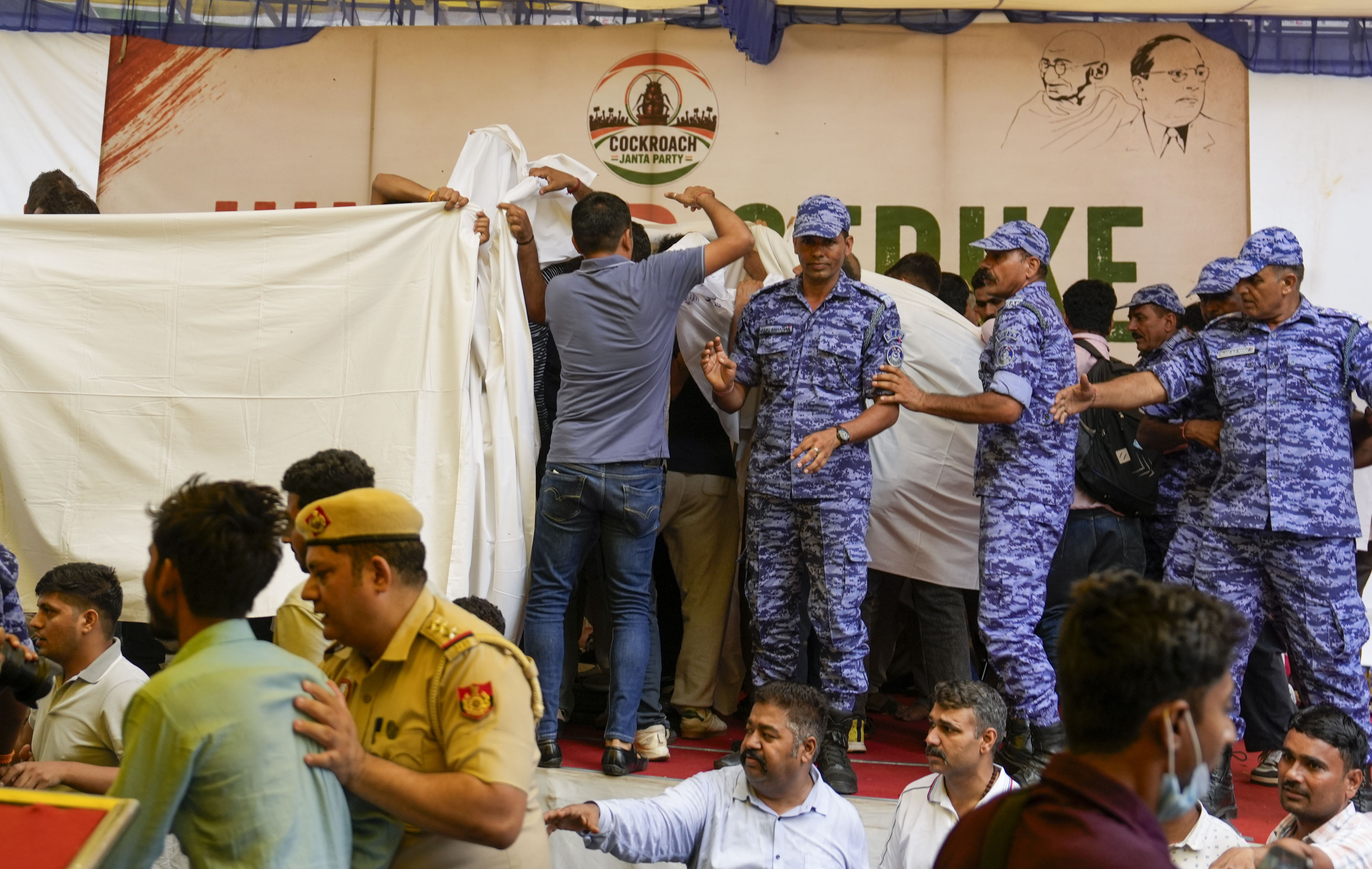 Delhi Police Execute The Plan To Remove Wangchuk From Jantar Mantar