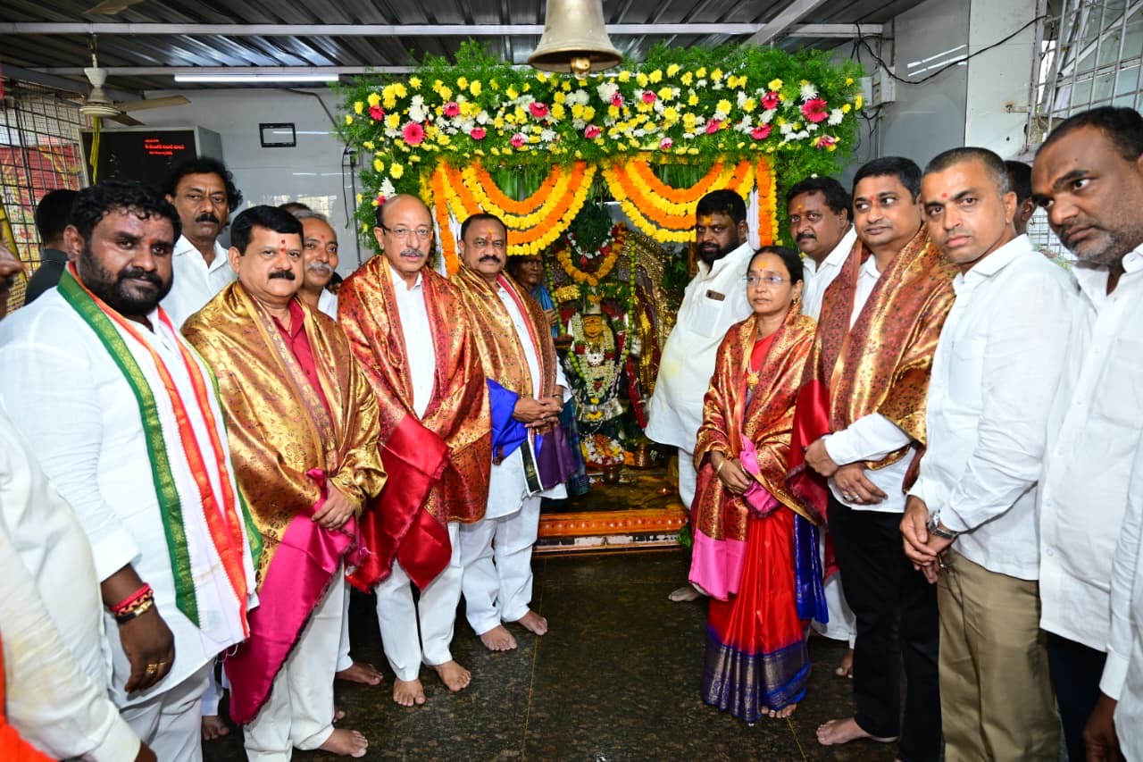 Mahesh Kumar Goud Offers Prayers in Nizamabad