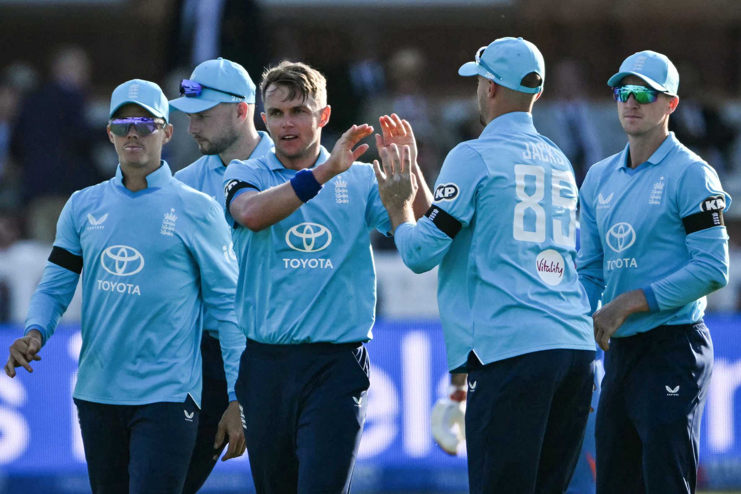 England Beat India By 27 Runs, Win Series 2-1