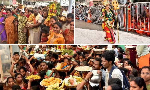 Ashada Sare Festival Draws Huge Crowds to Kanaka Durga Temple Ashada Sare Festival Draws Huge Crowds to Kanaka Durga Temple